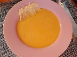 sült sárgarépa krémleves sajtchips-szel